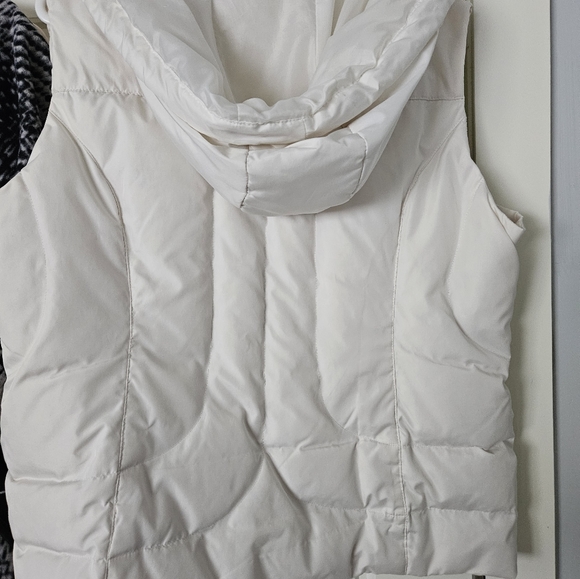 Ricki's vest with detachable hood - Picture 5 of 5